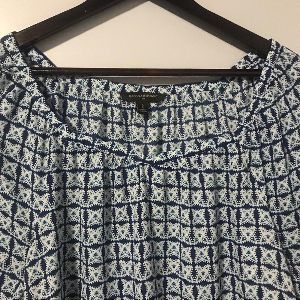 Banana Republic Round Neck Long SleeveTie Detail. Small